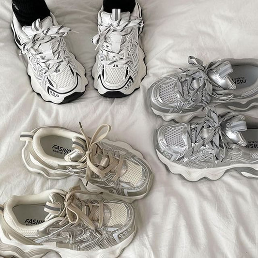 Dentelle à bordure contrastante