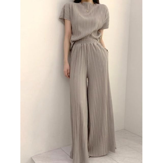 Set: Short-Sleeve Mock Neck Plain Pleated Top + Elastic Waist Wide Leg Pants