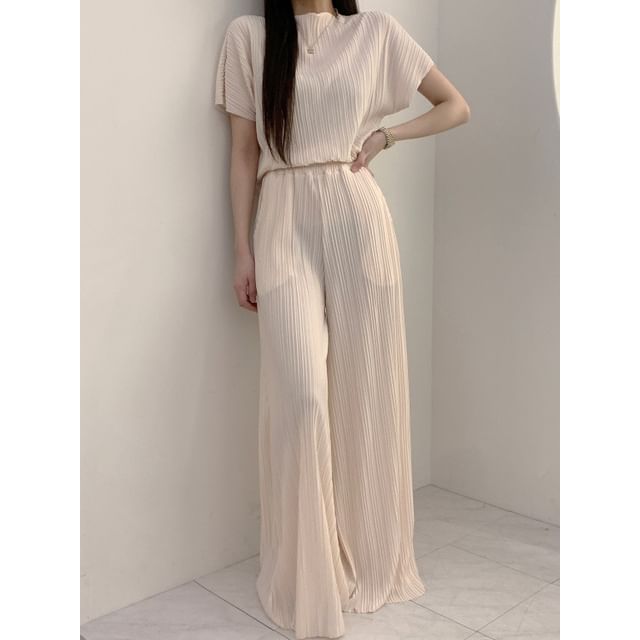 Set: Short-Sleeve Mock Neck Plain Pleated Top + Elastic Waist Wide Leg Pants