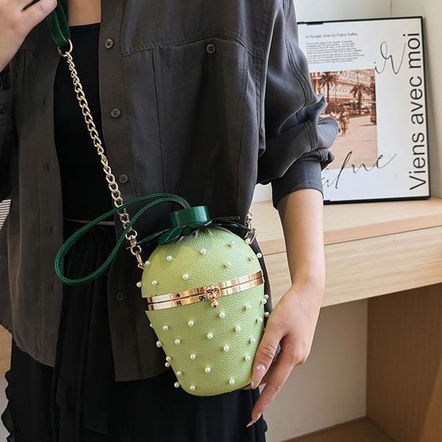 Strap Bucket Strawberry Chain Bag