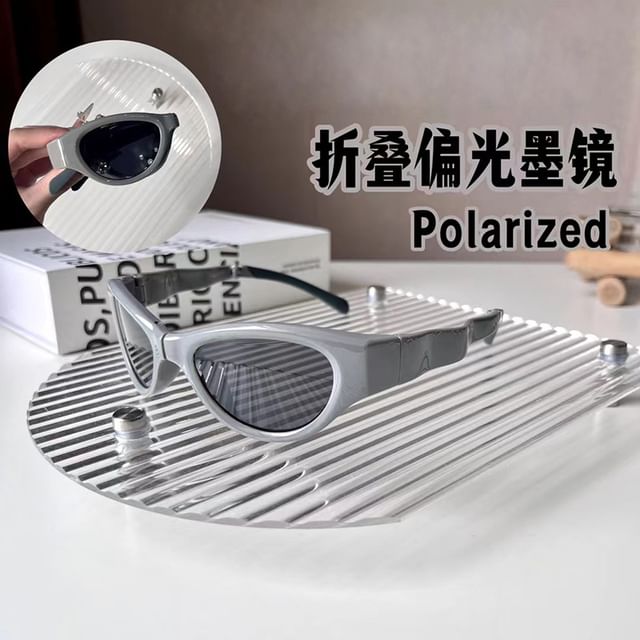 Case / Cat Eye Sunglasses