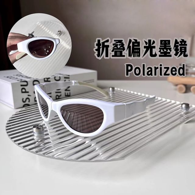 Case / Cat Eye Sunglasses