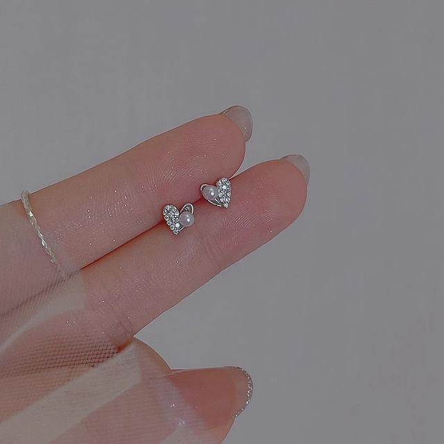 Rhinestone Stud Heart Ear