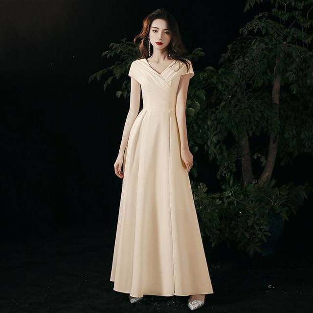 Short-Sleeve V-Neck Plain A-Line Evening Gown / Midi Cocktail Dress