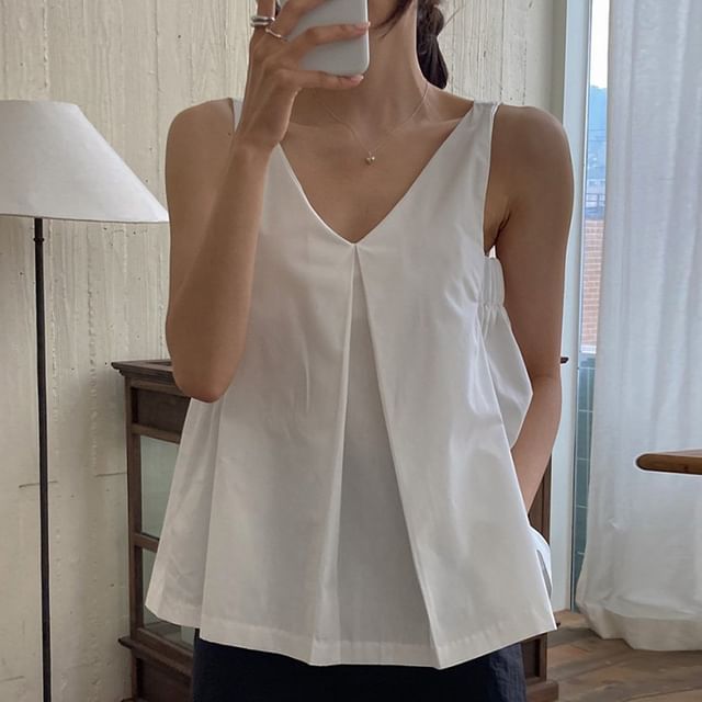 Sleeveless V-Neck Plain Flowy Blouse