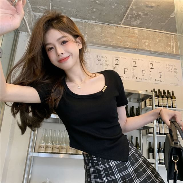 Plain Short-Sleeve Neck Asymmetrical Tee Crew