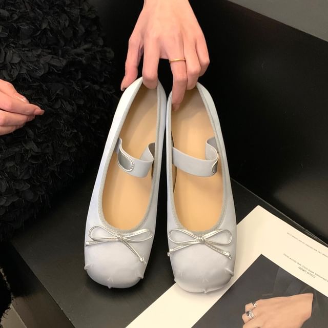 Mary Toe Square Jane Flats Bow