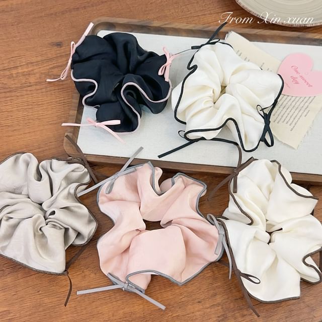 Contrast-Trim Bow Accent Scrunchie