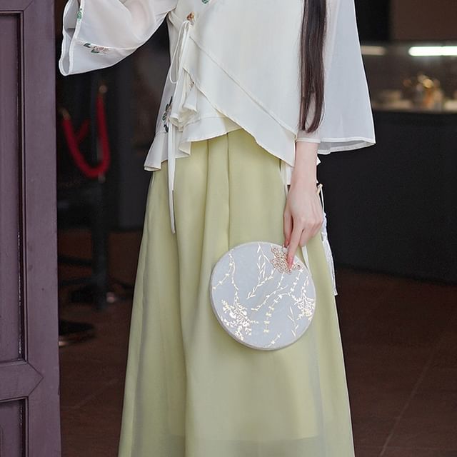 3/4-Sleeve V-Neck Embroidered Top / High Waist Maxi A-Line Skirt