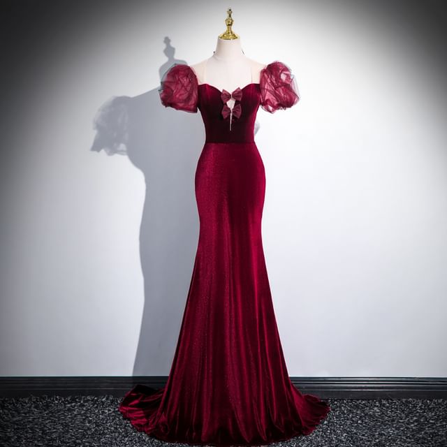 Short-Sleeve Sweetheart Neckline Trained Velvet Sheath Evening Gown