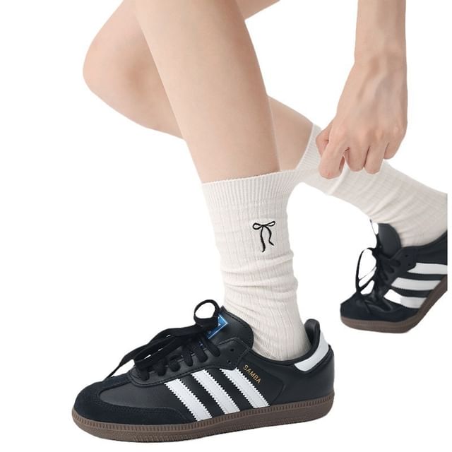 Bow Embroidered Ribbed Short Socks