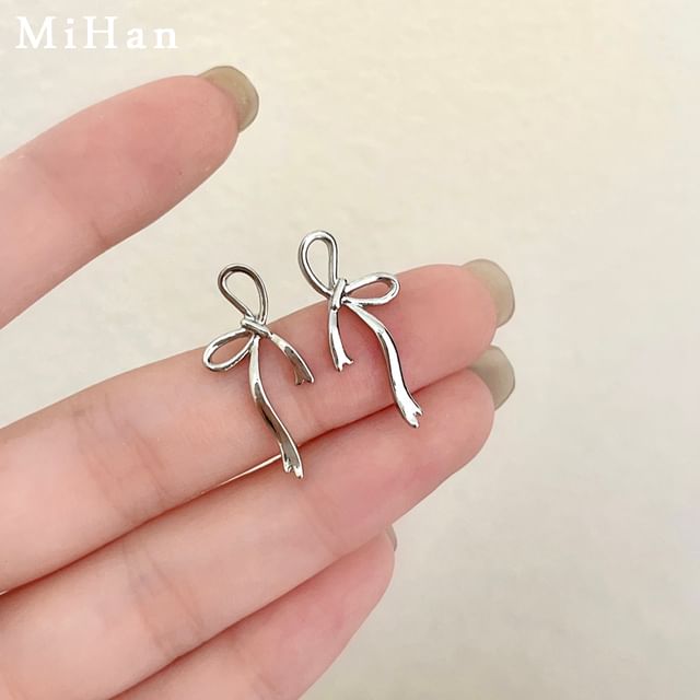 Ribbon Earring Sterling Silver Stud