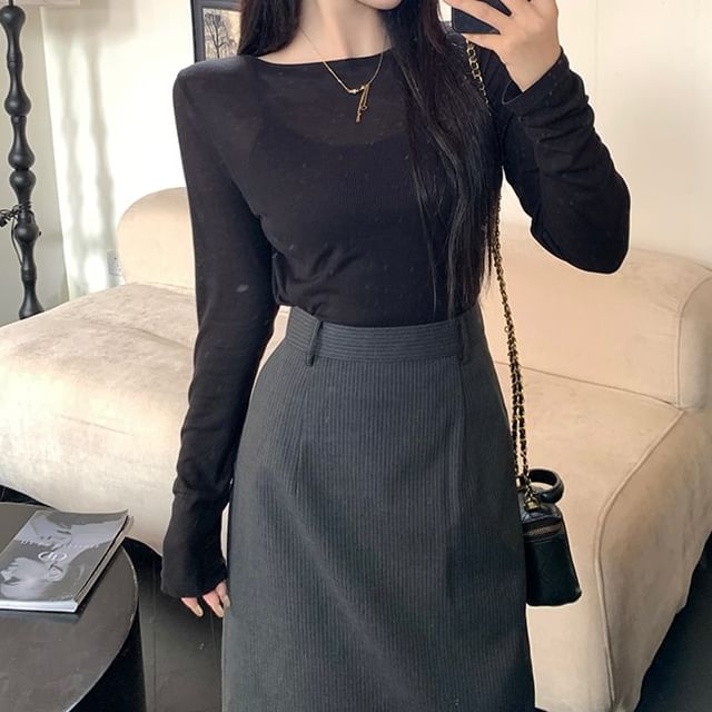 Long-Sleeve Crew Neck Plain Knit Top / High Rise Lace Trim Midi A-Line Skirt