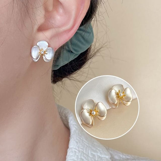 Flower Stud / Pearl Earring Clip-On Faux