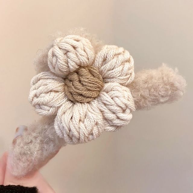 Floral Clip Chenille Hair Claw Yarn