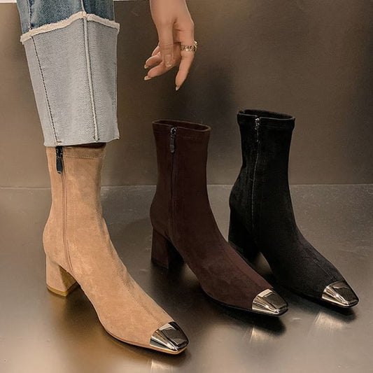 Plain Detail Short Metal Heel Block Boots