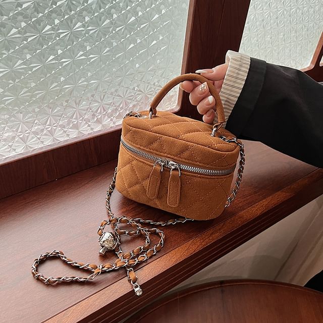 Strap Bucket Quilted Chain Bag