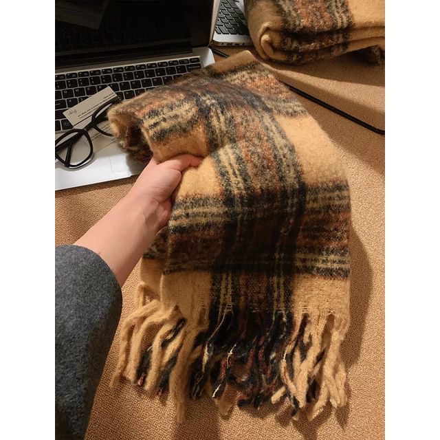 / Plaid Dog Scarf Applique