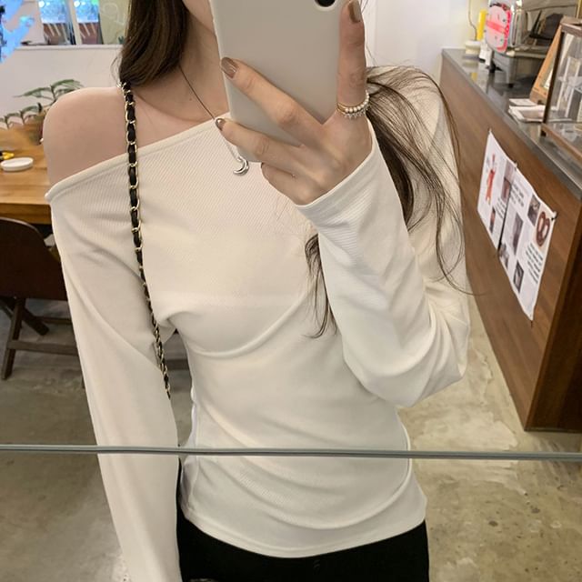 Long-Sleeve Off-Shoulder Plain Slit Slim Fit Tee