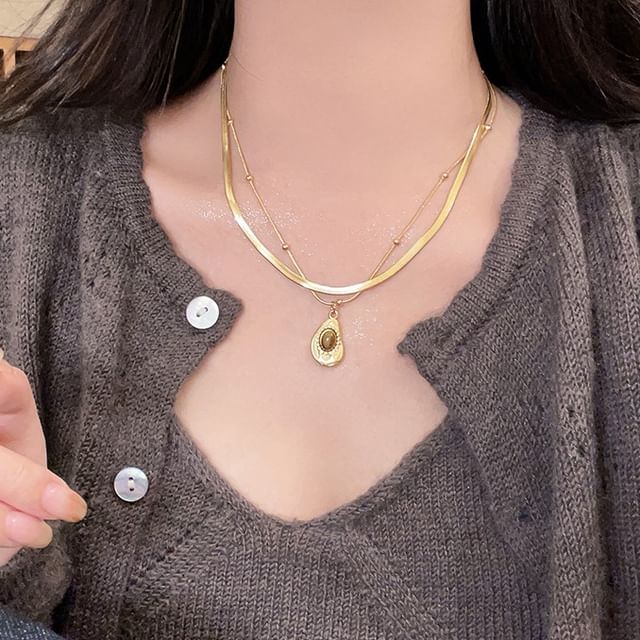 Pendant Necklace Stone Set Snakebone /