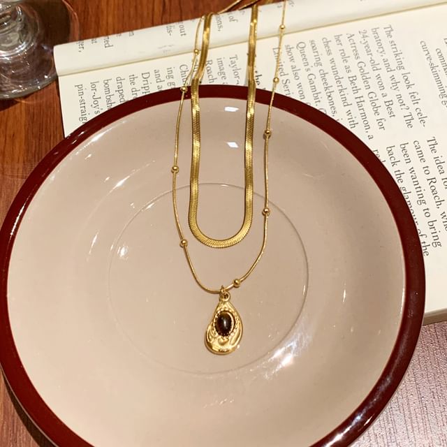 Pendant Necklace Stone Set Snakebone /