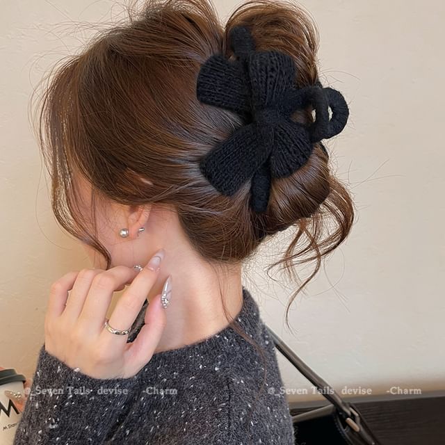 Claw Acrylic Bow Knit Hair Clip