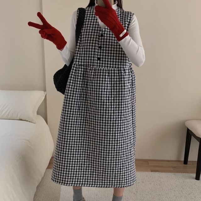 Long-Sleeve Mock Neck Plain Tee / V-Neck Gingham Quilted Half-Buttoned Midi Jumper Dress