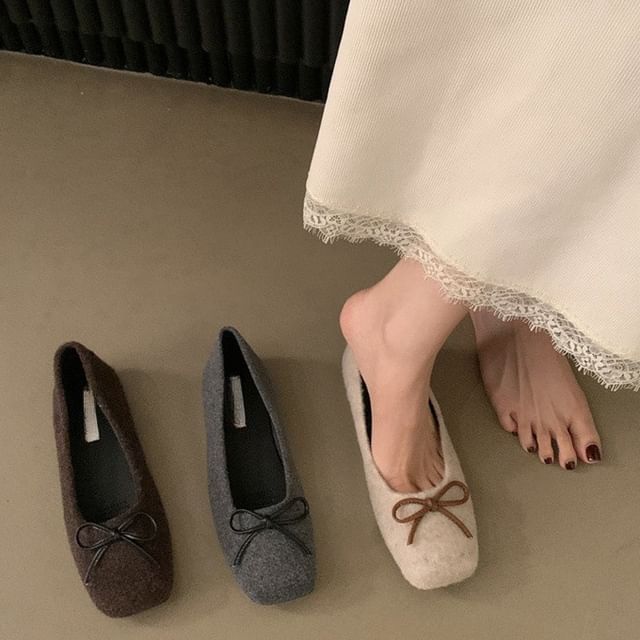 Square Accent Bow Flats Toe