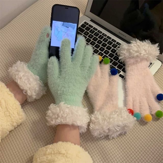 Trim Two Tone Fluffy Gloves