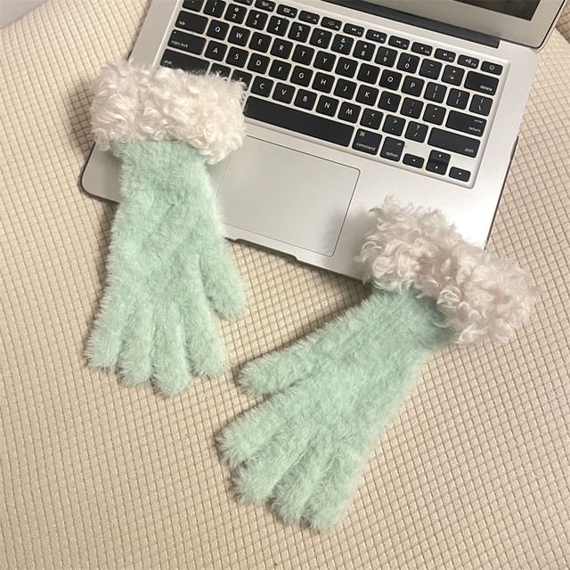 Trim Two Tone Fluffy Gloves