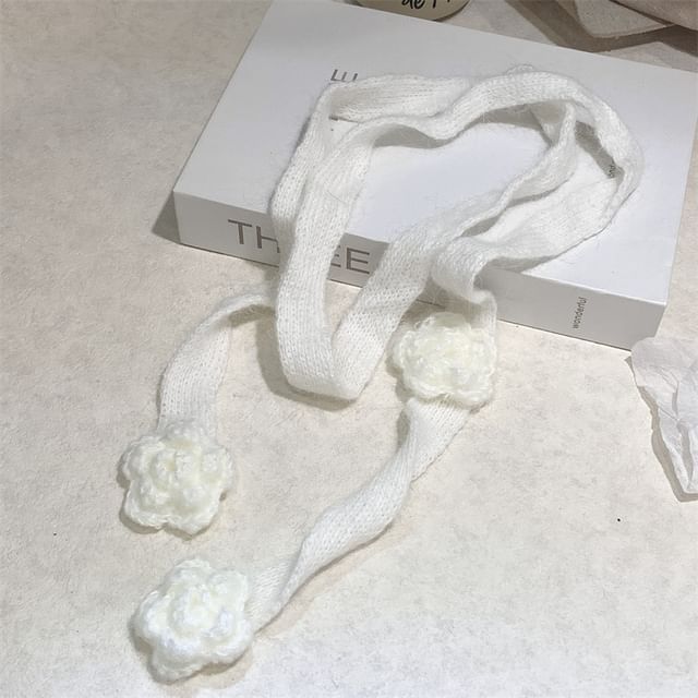 Detail Flower Narrow Knit Scarf