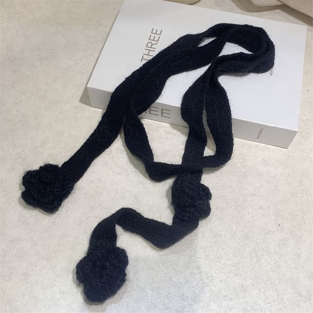 Detail Flower Narrow Knit Scarf