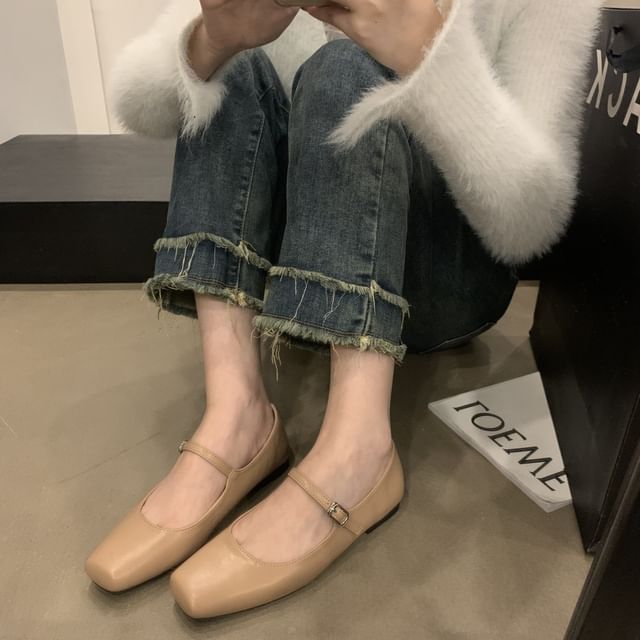 Jane Square Mary Toe Flats