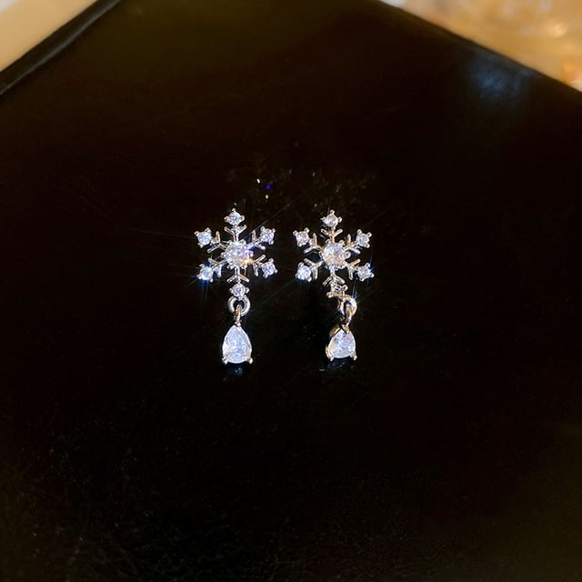 CZ Earring Drop Snowflake