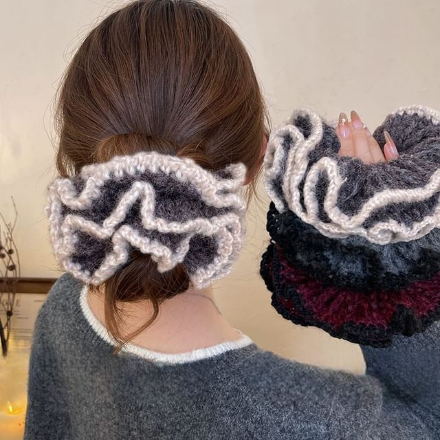 Contrast Knit Trim Scrunchie