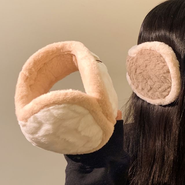 Fluffy Earmuffs Trim Contrast