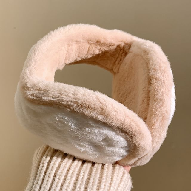 Fluffy Earmuffs Trim Contrast