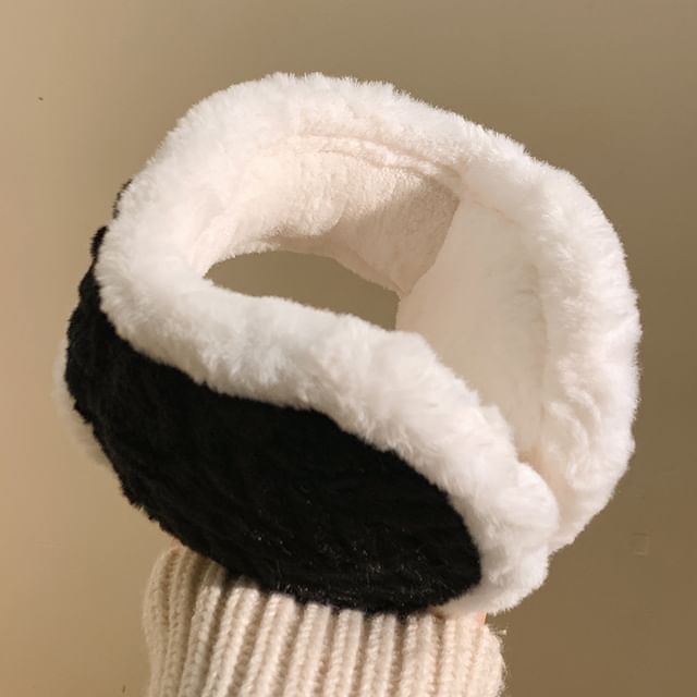 Fluffy Earmuffs Trim Contrast