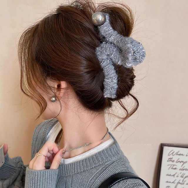Pearl Faux Hair Claw Yarn