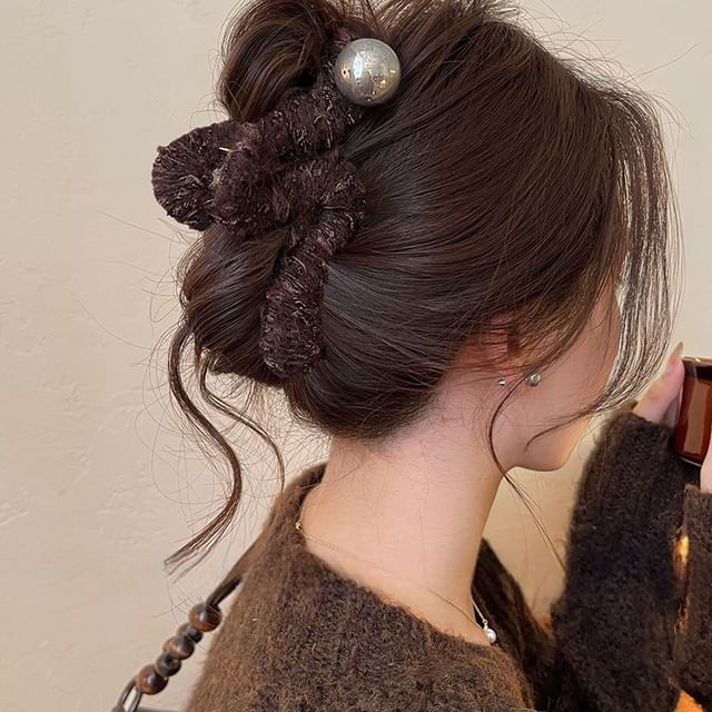 Pearl Faux Hair Claw Yarn