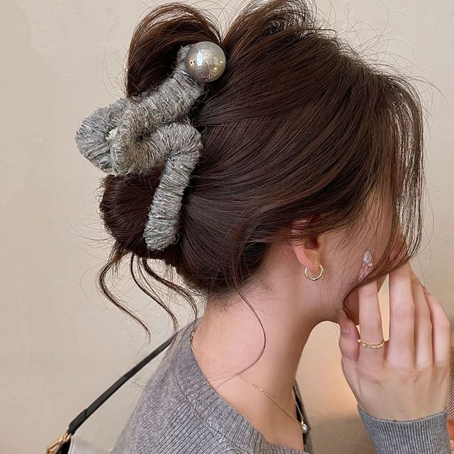 Pearl Faux Hair Claw Yarn