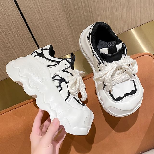 Platform Sneakers Lace-Up Lettering