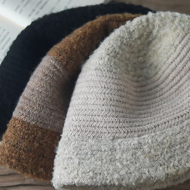 Fluffy Hat Bucket Panel