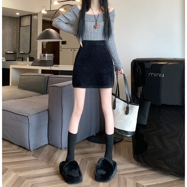 Pencil Plain Skirt High Rise Fluffy Mini