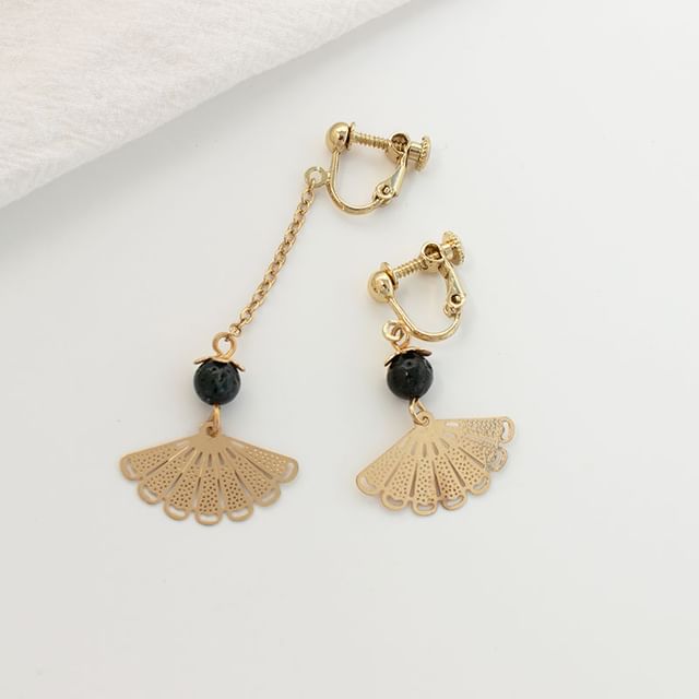 On / Earring Drop Clip Asymmetrical Fan