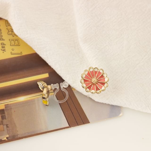 Enamel Stud Asymmetrical Bee Flower / On Clip Earring