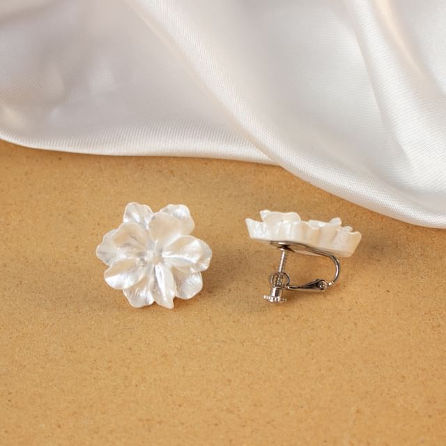 / Stud On Clip Earring Flower