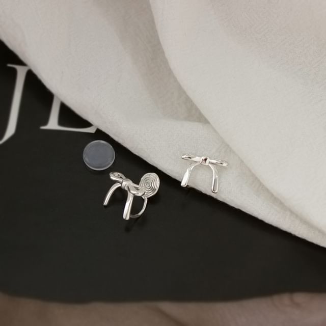 / Stud Clip Earring On Bow