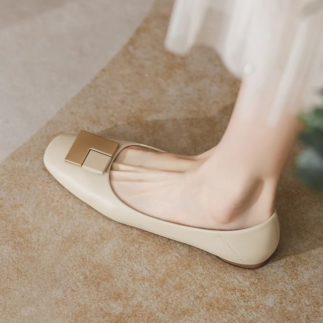 Buckled Geometric Flats