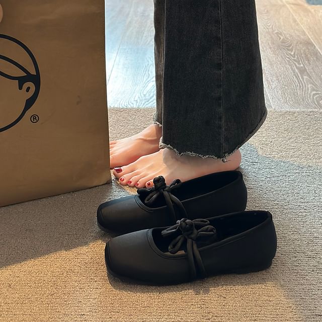 Square Mary Buttoned Frog Toe Jane Plain Flats